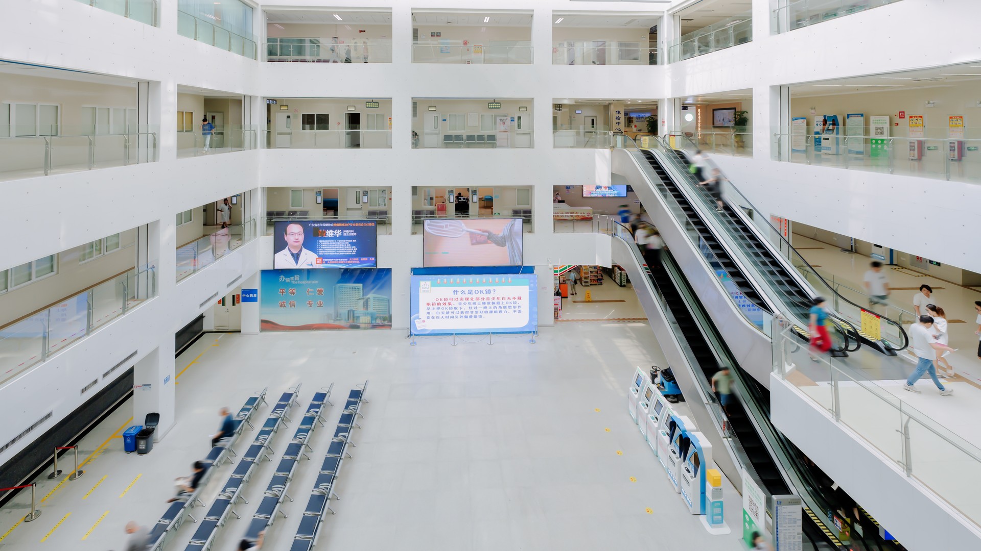 Atrium dan pusat layanan pasien RS Jinshazhou Guangzhou